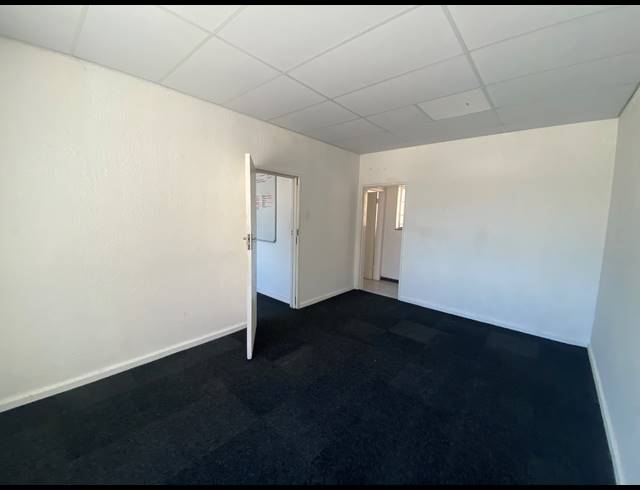73M² OFFICE TO LET IN PAARDEN EILAND